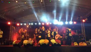 Suzan Kardeş’in konseri Enezlileri coşturdu