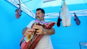 Yörelerinin müzik aletlerini festivalde tanıttılar