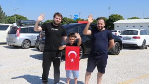 Gurbetçiler Kapıkule'den Türkiye'ye sevinçle giriyor