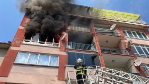 Yangında mahsur kalan kişiyi itfaiye ekipleri kurtardı