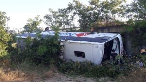 Yolcu otobüsü devrildi: 6 ölü 25 yaralı