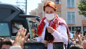 Akşener, esnaf ve vatandaşlarla buluştu