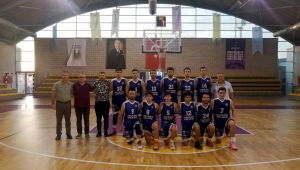 Basket takımı formuyla göz doldurdu