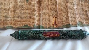 El yazması 3 dini kitap ele geçirildi