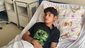 Köpekten kaçarken aracın çarptığı çocuk yaralandı