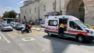 Otomobilin çarptığı kurye yaralandı