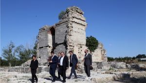 ‘Sarayın ihyası için gayret içerisindeyiz’