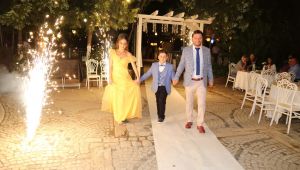 Sedef ailesinin mutlu günü