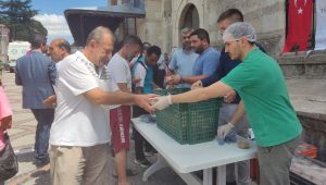 TÜMKİAD’tan halka 4 bin aşure ikramı