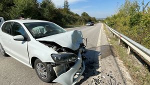 İki otomobilin çarpıştığı kazada 3 yaralı