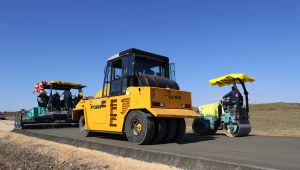 Köy yolları asfalt yerine beton kullanılarak yenileniyor