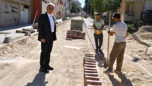 Yol ve kaldırımlar yenileniyor