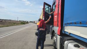 AFAD ekiplerinden tır sürücülerine kumanya ikramı