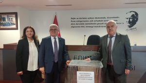 Çektiği kağıtla yeniden meclis başkanı oldu