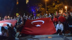 Coşkulu fener alayı