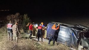 Devrilen kamyonetin sürücüsü hayatını kaybetti