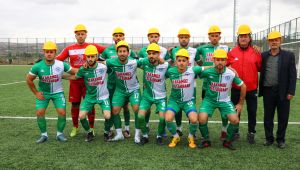 Futbolcular sahaya baretle çıktı