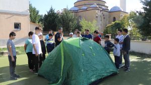İzci imam gençlere doğa sevgisini aşılıyor