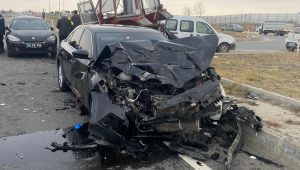 Günenç’in makam aracı traktörle çarpıştı: 3 yaralı