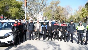 İlçe Emniyet Müdürlüğü’ne 2 araç hibe edildi