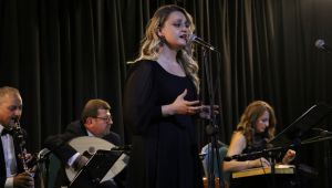 Korodaki doktorlar iş stresini konserlerle atıyor