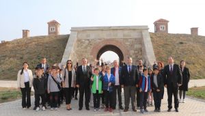 'Öğrencilerimizin ecdadımızı öğrenmesini istiyoruz'