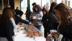 Öğretmenlere kabak tatlısı ikramı