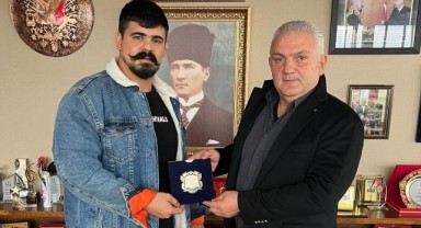 Başpehlivan Şimşek’ten Ağa Selim’e düğün davetiyesi