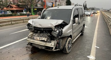 Hafif ticari araçların çarpıştığı kazada bir kişi yaralandı