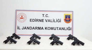 8 tabancanın ele geçirildiği sürücü gözaltına alındı