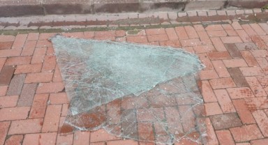 Bedestende kırık cam krizi