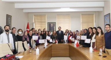 Eğitimini tamamlayan kursiyerlere katılım belgesi