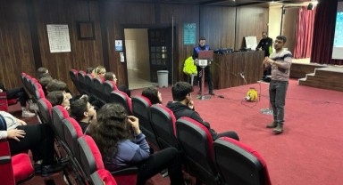 Emniyetin okullardaki eğitimleri sürüyor