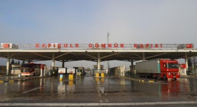 Gümrük kapılarından 13,6 milyon yolcu geçti