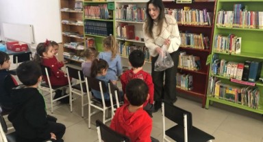 Kütüphanede öğrenciler için etkinlikler düzenleniyor