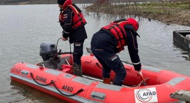 Mahsur kalan köpeği AFAD ekipleri kurtardı