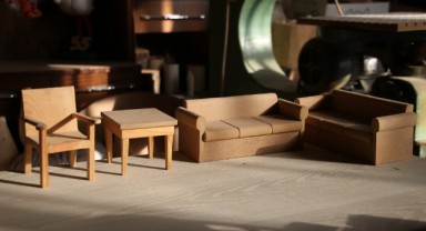 Müzik aletlerinin minyatürlerini yapıyor