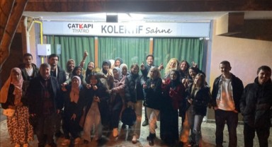 Öğrenciler tiyatroda hünerlerini sergiledi