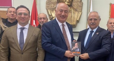 Saadet sahada, vatandaşı dinliyor