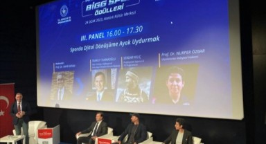 ‘Sporda dijital dönüşüme ayak uydurmak’ paneli