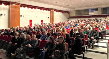 Tiyatro oyunu kapalı gişe sahnelendi