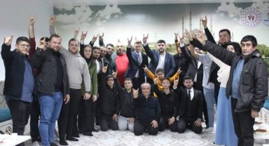 Ülkü Ocakları’ndan saz dinletisi