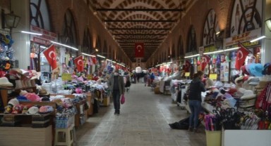 ‘Vakıf kiralarına yapılan zam esnafı zorluyor’