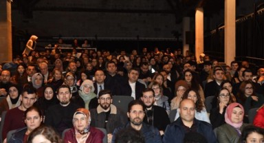 Vali Kırbıyık ve öğrenciler tiyatro oyunu izledi