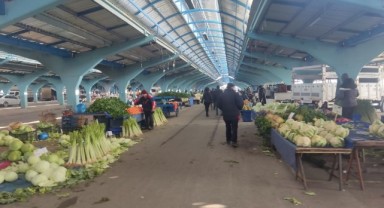 Yılbaşı alışverişi yılın ilk pazarını vurdu