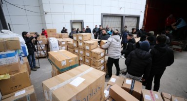 Deprem bölgesine ilaç ve tıbbi malzeme gönderildi