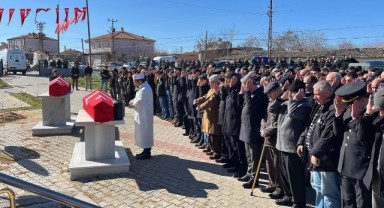 Depremde yitirilen polis toprağa verildi