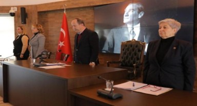 Depremde hayatını kaybedenler için saygı duruşu