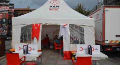 Depremzedeler için kan bağışı