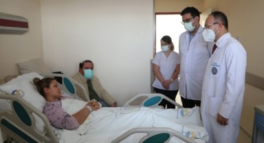 Enkazda kalan depremzedenin tedavisi sürüyor